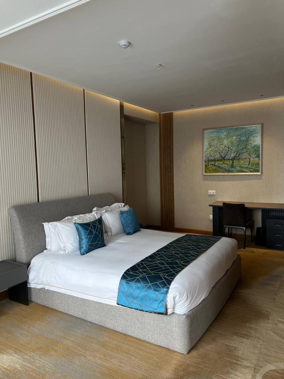 Sofia International Hotel Biszkek Zewnętrze zdjęcie