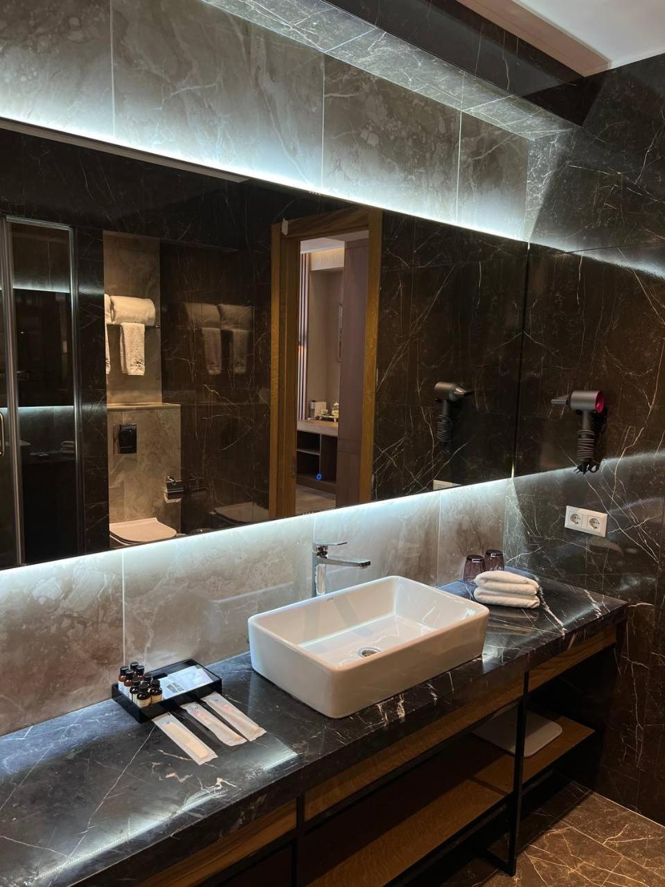 Sofia International Hotel Biszkek Zewnętrze zdjęcie