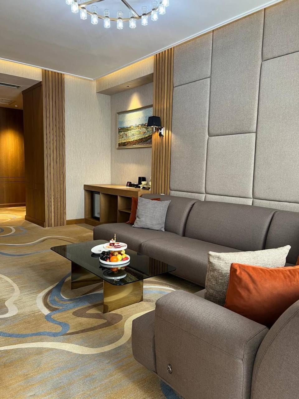 Sofia International Hotel Biszkek Zewnętrze zdjęcie