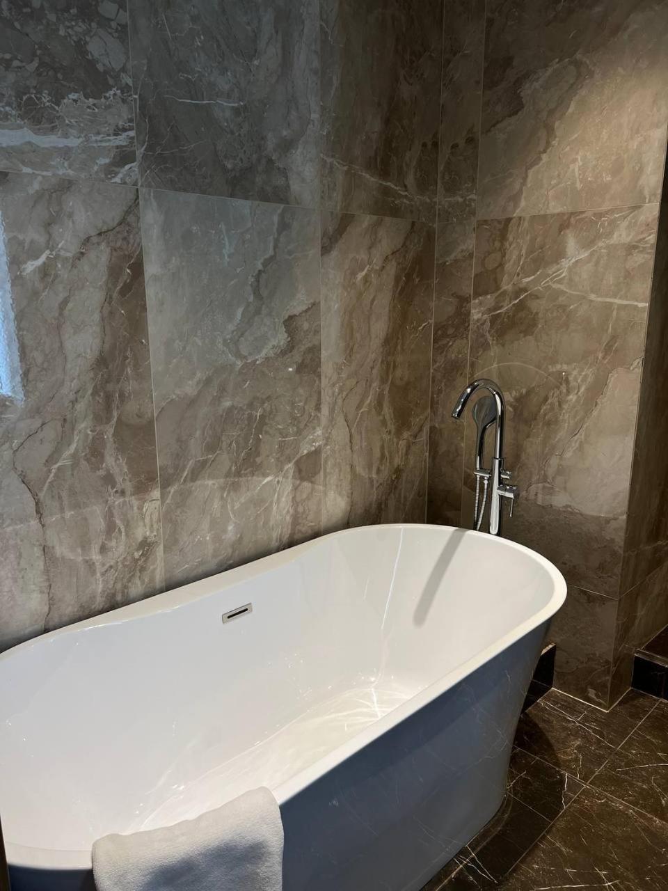 Sofia International Hotel Biszkek Zewnętrze zdjęcie