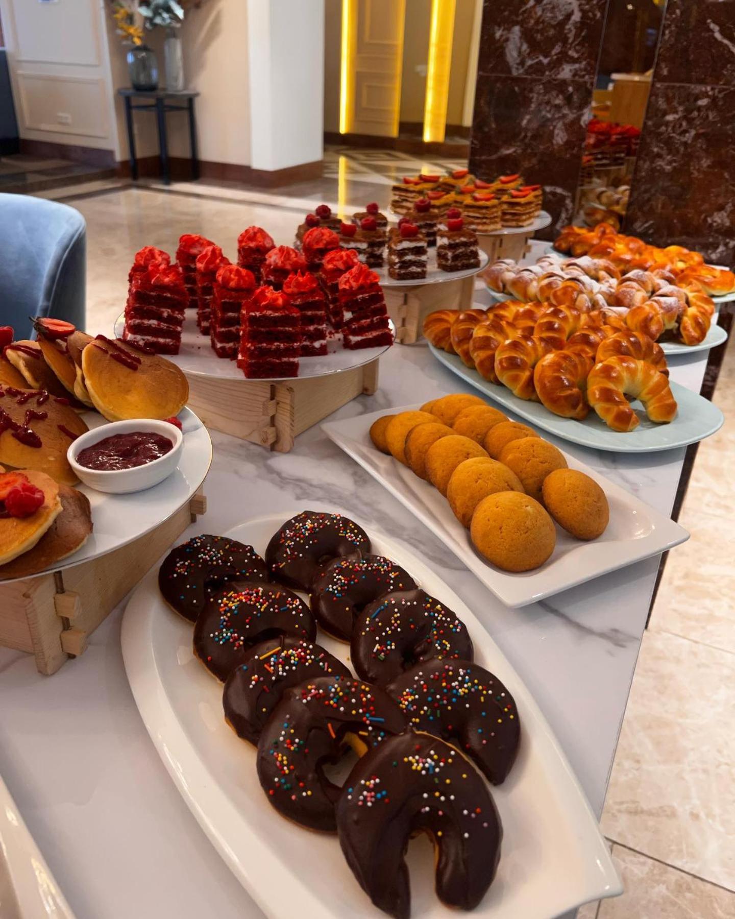 Sofia International Hotel Biszkek Zewnętrze zdjęcie