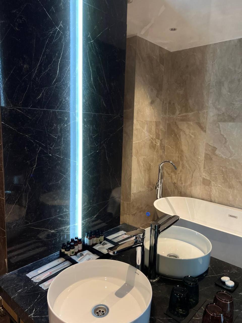 Sofia International Hotel Biszkek Zewnętrze zdjęcie